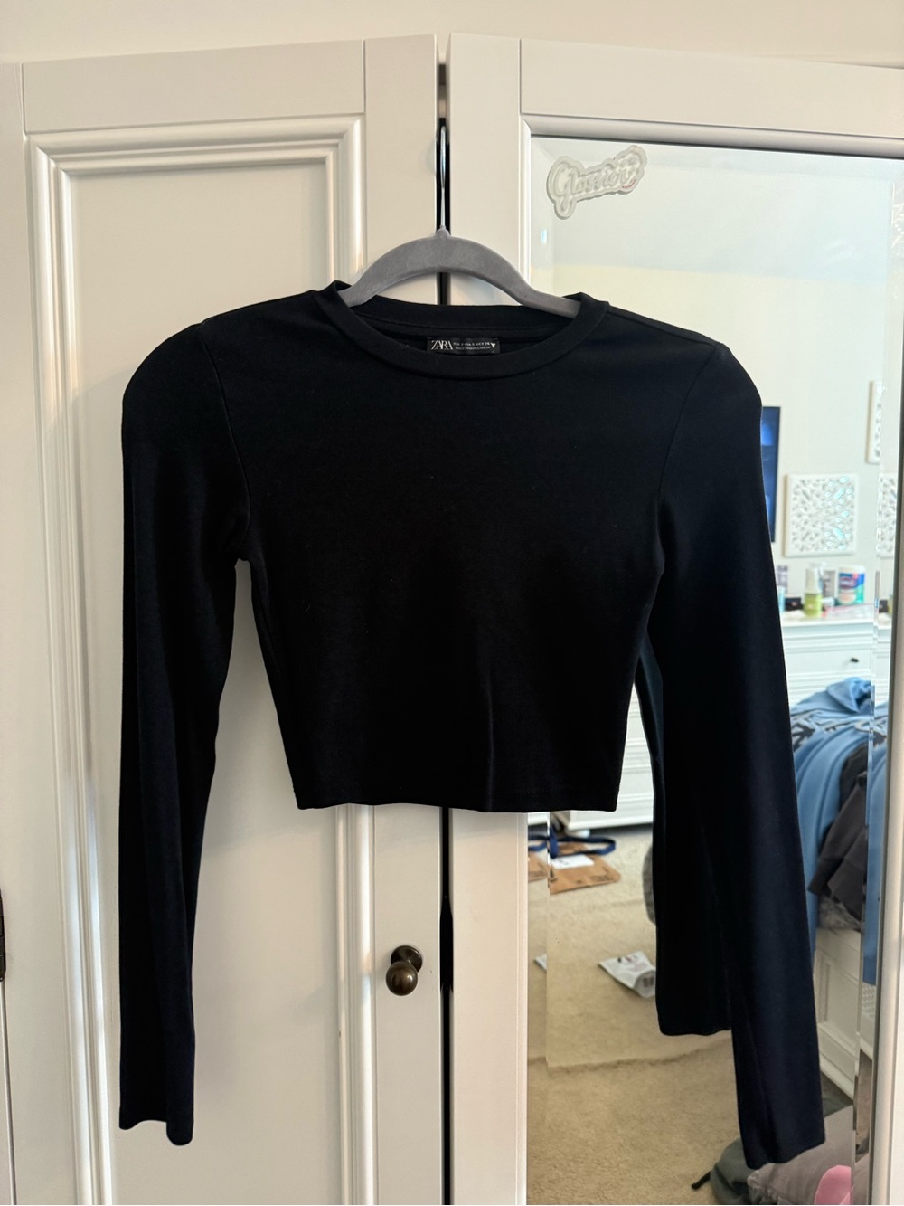 Zara Black Long-Sleeve Cropped Crewneck Top